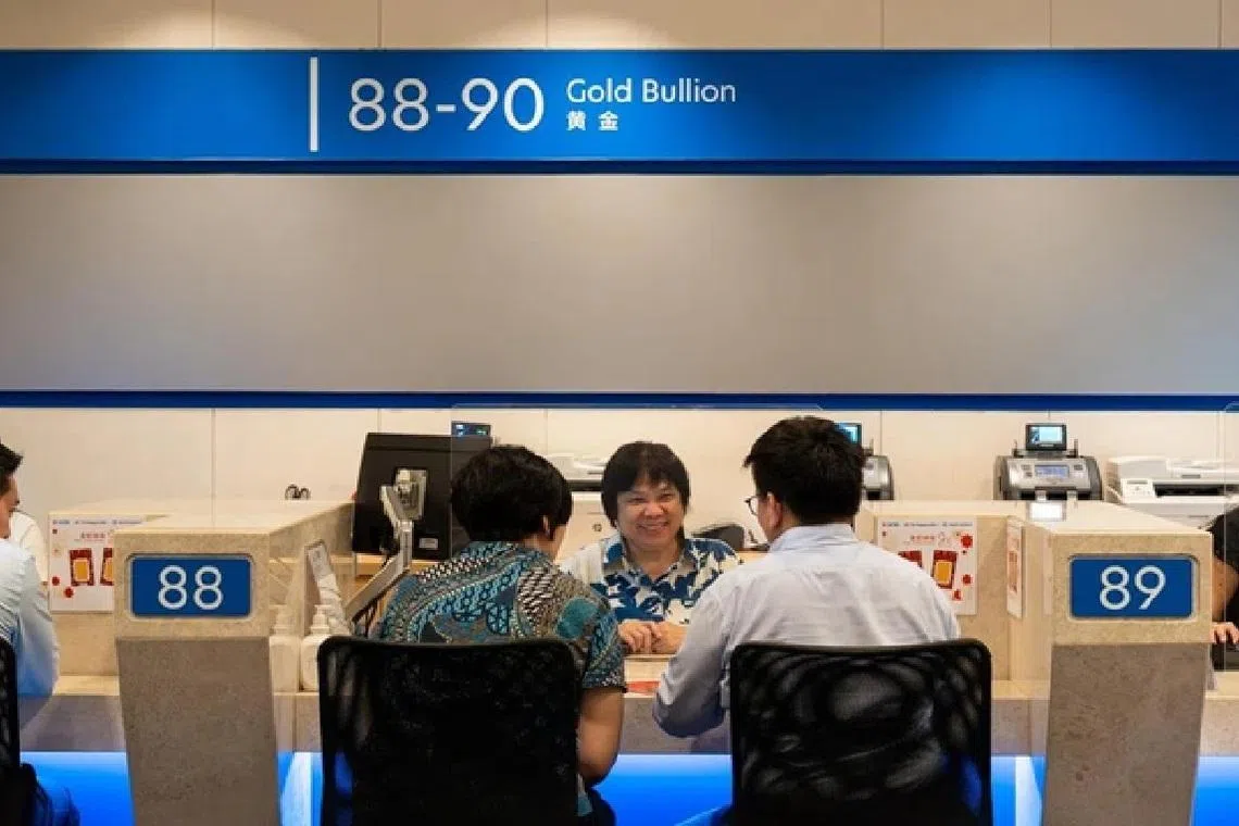 திறப்பு நேரத்தை நீட்டிக்கும் யுஓபி; முன்பதிவு செய்த பின்னரே தங்கம் வாங்கலாம்