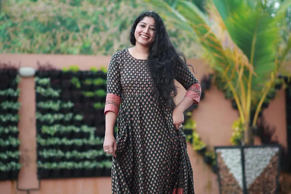 அனுமோல்.