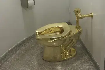 98 கிலோ எடையுடைய கழிவறைத் தொட்டியின் காப்புறுதி மதிப்பு S$8.01 மில்லியன் என்று கூறப்படுகிறது.