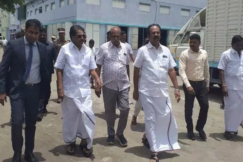 சொத்துக் குவிப்பு வழக்கில் இருந்து அமைச்சர்கள் தங்கம் தென்னரசு, சாத்தூர் ராமச்சந்திரன் இருவரும் விடுவிக்கப்பட்டதை ரத்து செய்தது சென்னை உயர் நீதிமன்றம். 