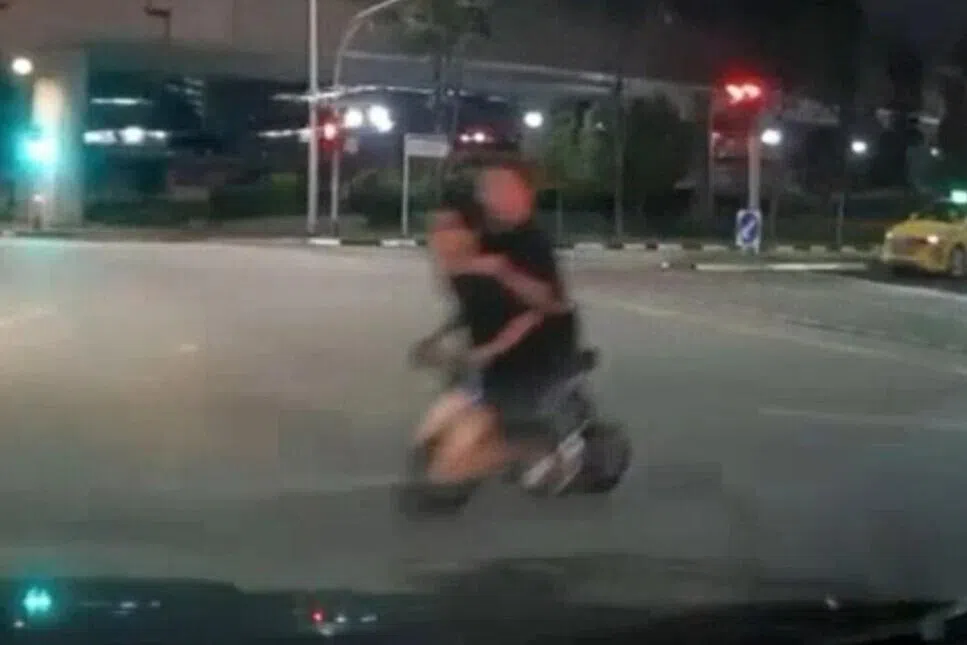 தனிநபர் நடமாட்டச் சாதன விபத்தில் இரு பதின்மவயது சிறுவர்கள் காயம்