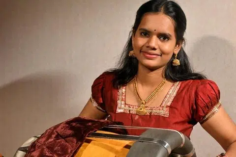 அமிர்தவர்ஷினி.