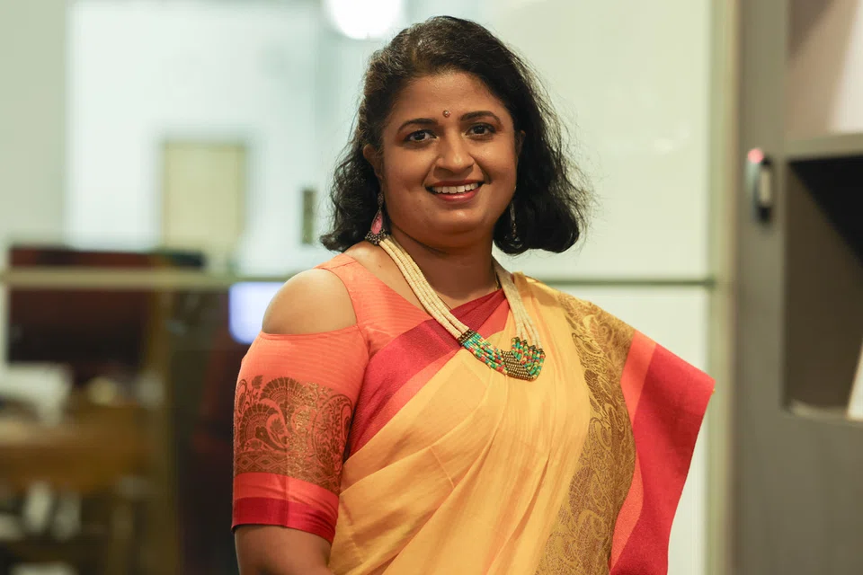 பல்லின சமூகமாகத் திகழும் சிங்கப்பூரில், பல்வேறு பாரம்பரிய இசைகுறித்த புரிதல் ஏற்படவும் அவற்றை அடுத்த கட்டத்துக்கு எடுத்துச் செல்லவும் வாய்ப்புகள் இருப்பதாகவும், இளம் கலைஞர்கள் அவற்றைப் பயன்படுத்திக்கொள்ள வேண்டும் என்றும் தெரிவித்தார் கவிதா.  