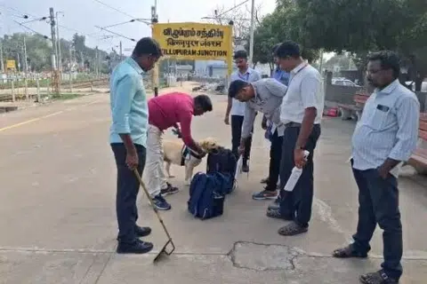 விழுப்புரம் ரயில் பயணி ஒருவரிடம் நடத்தப்பட்ட சோதனை.