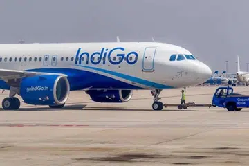இண்டிகோ விமானத்தில் 68 பயணிகள், 5 பணியாளர்கள் உட்பட 73 பேர் இருந்தனர்.