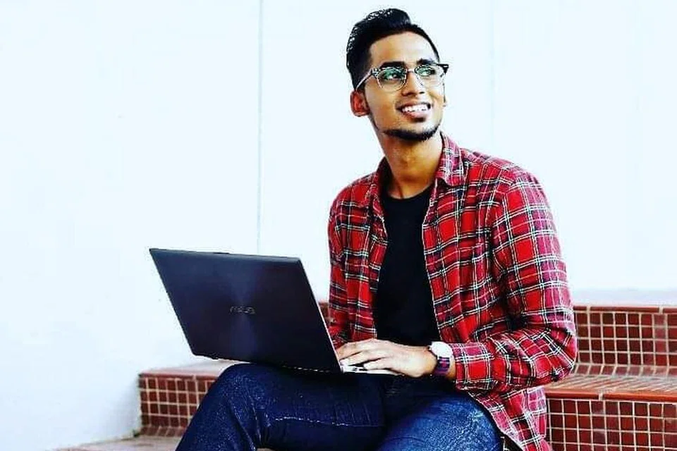 சிங்கப்பூர் இந்தியர் கல்வி அறக்கட்டளையிடமிருந்து உதவி பெற்ற சல்மான், பிறருக்குத் தற்போது வழிகாட்டி உதவுகிறார்.
