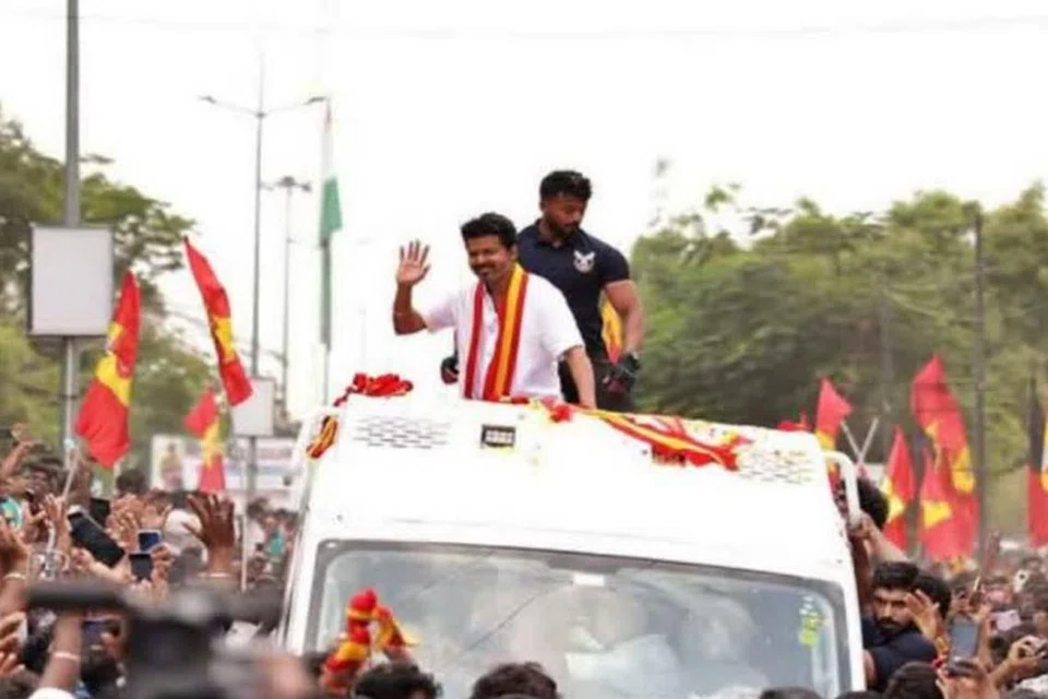 ‘ஜனநாயகன்’ படப்பிடிப்பில் கலந்துகொள்வதற்காக, நடிகர் விஜய் சென்னையில் இருந்து விமானம் மூலம் மதுரை சென்றார்.