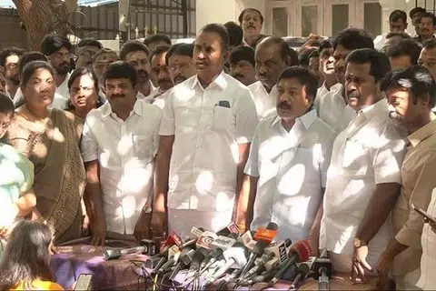 தேர்தலுக்கு முந்தைய கூட்டணி உட்பட, அதிமுக இனி எந்தக் கூட்டணியிலும் இல்லை என்றார் சி.வி. சண்முகம்.