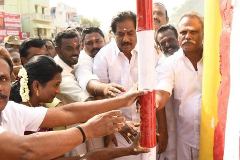 பந்தக்கால் நடும்  விழா வெள்ளிக்கிழமை நடைபெற்றது.