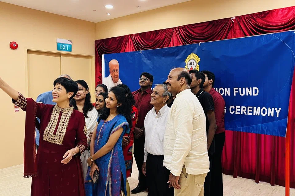 மாணவர்களின் பலதரப்பட்ட திறன்களைக் கண்டு வியந்தார் சிறப்பு விருந்தினர் இந்திராணி ராஜா.