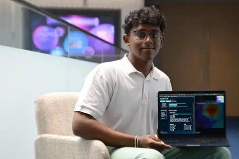 அனீ‌ஷுக்கு $4,000 ரொக்கப் பரிசும், உள்துறை அமைச்சின் சீருடைப் பிரிவின் அறிவியல், தொழில்நுட்ப அமைப்பில் பயிற்சி வாய்ப்பும் கிடைத்துள்ளது.