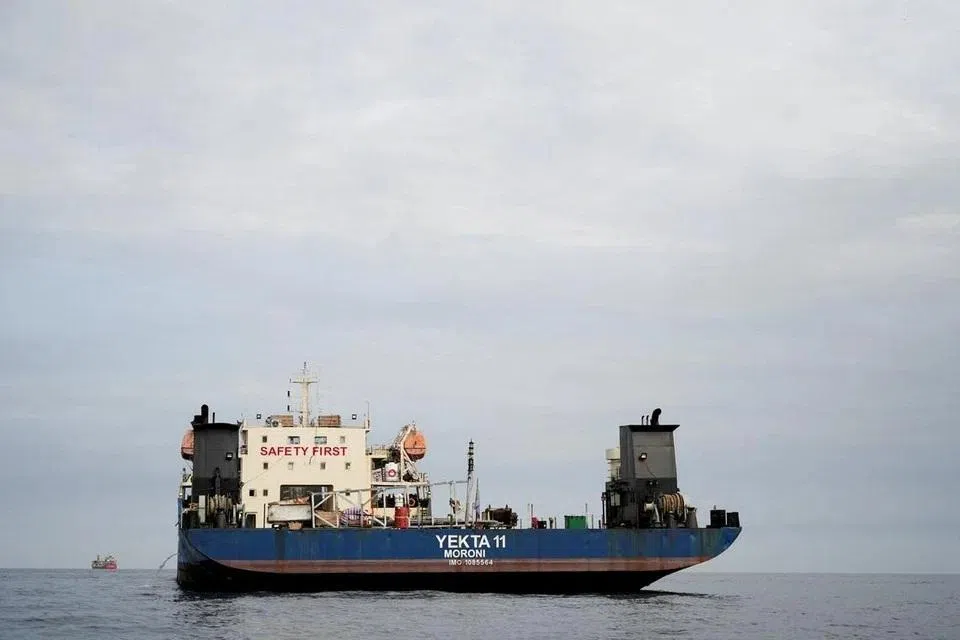 இந்தியத் துறைமுகங்களுக்கு அருகே நங்கூரமிட்டுள்ள ஈரானிய எண்ணெய்க் கப்பல்கள்