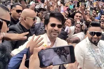 மலேசியாவில் ரசிகர்கள் மத்தியில் சிம்பு.