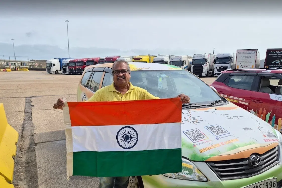 பெங்களூரிலிருந்து லண்டனுக்கு காரில் பறந்த முதியவர்