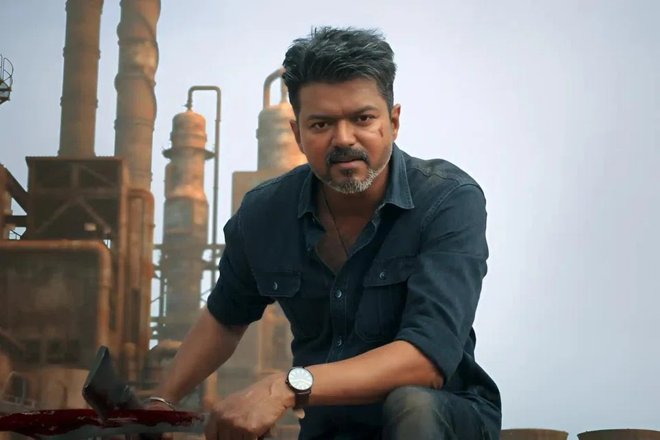 ஜனநாயகன் படம் கசிந்ததற்கு எதிரான கண்டனங்களைப் பதிவிட்டுவரும் நிலையில், அந்தப் படத்தின் நாயகன் விஜய் இதுவரை அதுகுறித்து எதுவும் சொல்லவில்லை.