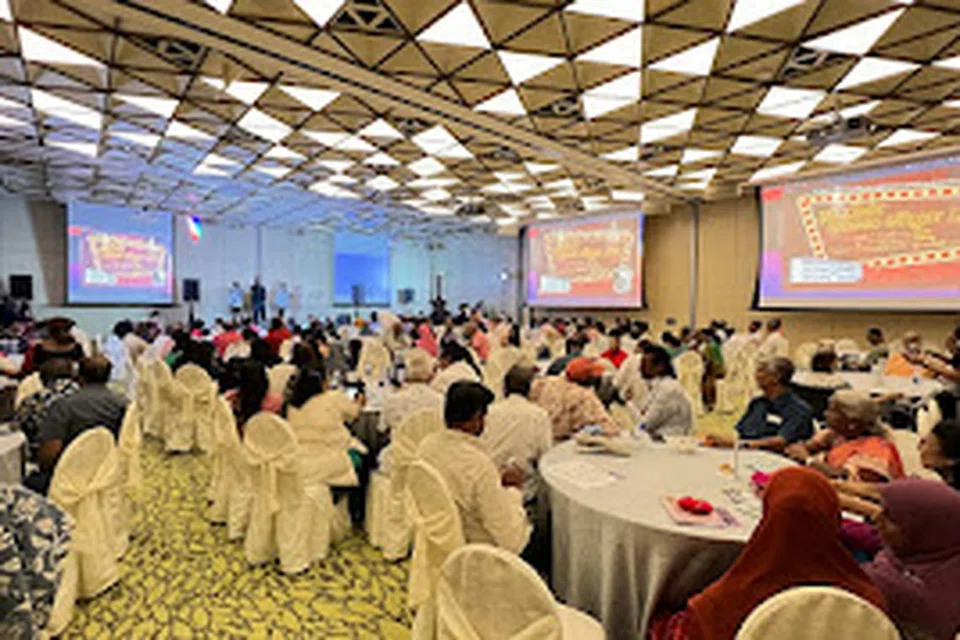 உமறுப்புலவர் தமிழ் உயர்நிலைப்பள்ளி முன்னாள் மாணவர் சங்கம் சுவா சூ காங் சாஃப்ராவில் சனிக்கிழமை அக்டோபர் 5ஆம் தேதி மாலை 6 மணி முதல் இரவு 10 மணி வரை நடத்திய ‘நட்பின் கலை’ விழா 2024.