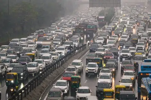 மாருதி சுசுகி நிறுவனம் ஜூலை மாதம் இதுவரை இல்லாத அளவுக்கு 1,96,203 பயண வாகனங்களை விற்று, சந்தையில் முன்னிலை வகித்தது.