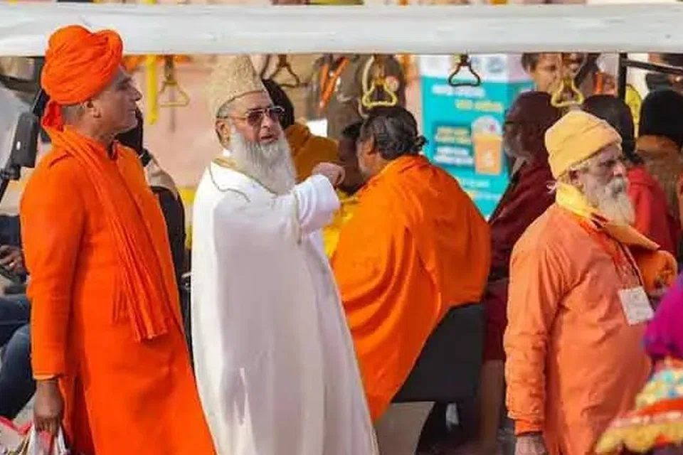 மனித நேயம் முக்கியம் என்று அனைத்து இந்திய இமாம் அமைப்பின் தலைமை இமாம் உமர் அகமது இலியாசி கூறியுள்ளார்.