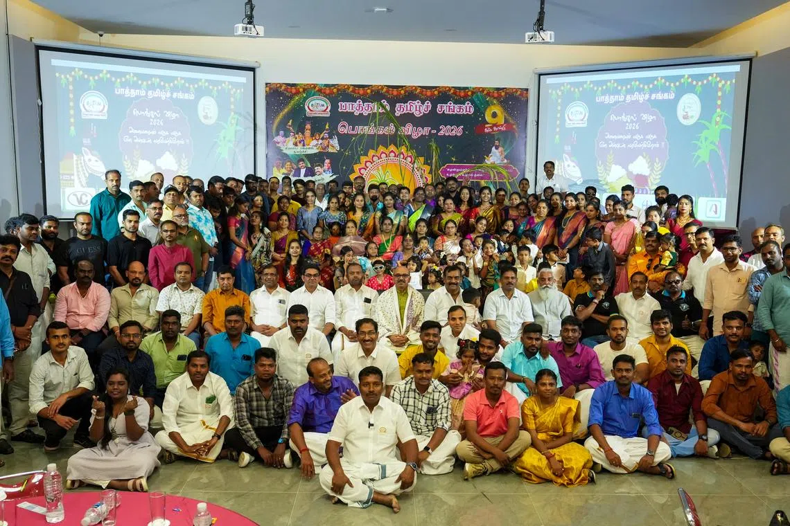 பட்டொளி வீசிப் பறக்கிறது பாத்தாமில் தமிழ்க் கொடி