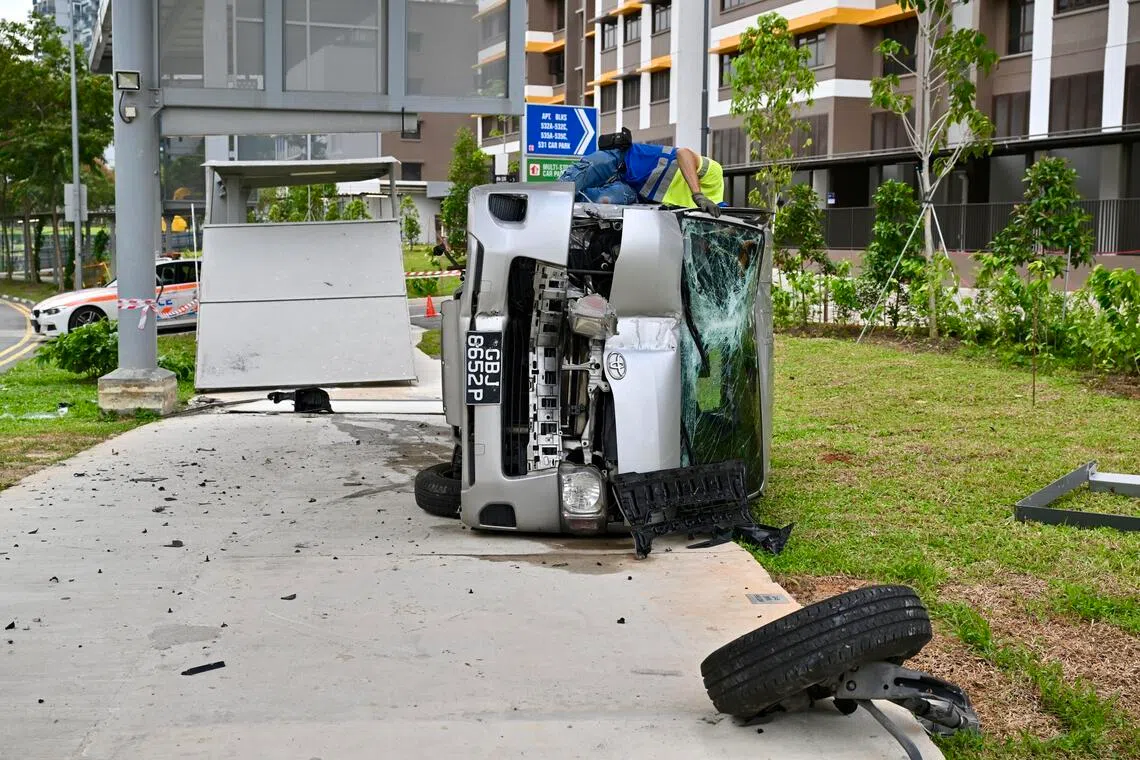 பீ‌ஷானில் வாகன விபத்து; மருத்துவமனையில் மாது