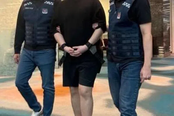 மோசடிக் கும்பல்: குற்றம் சாட்டப்பட்ட ஆடவருக்குப் பிணை வழங்கக்கூடாது எனக் கோரிக்கை