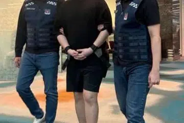 கம்போடியாவில் கைது செய்யப்பட்ட 27 வயது வேன் சோ யூ சென், சிங்கப்பூருக்கு நாடு கடத்தப்பட்டார்.