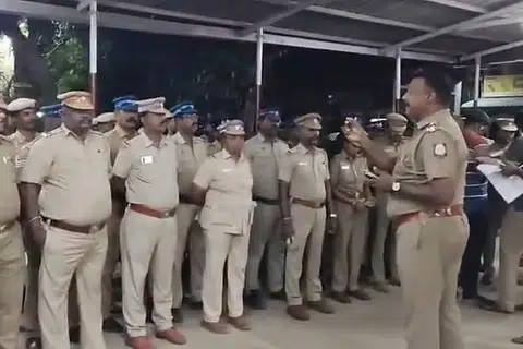 கோவையில் போதைப்பொருள்களை ஒழித்துக்கட்ட காவல்துறை தீவிர சோதனைகளை நடத்தி வருகிறது.
