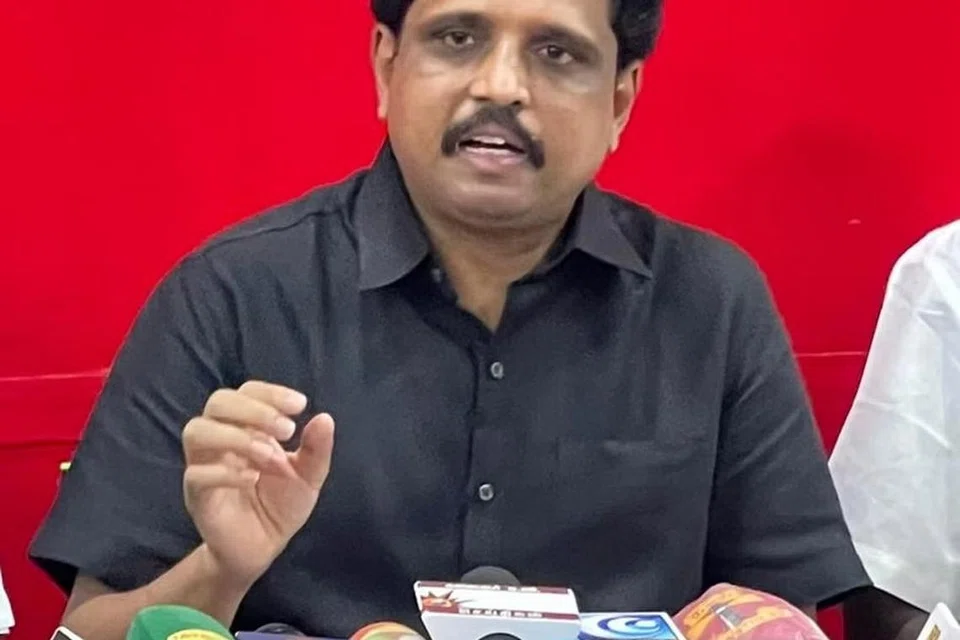 இந்திய கம்யூனிஸ்ட் கட்சி நாடாளுமன்ற உறுப்பினரும் எழுத்தாளருமான சு.வெங்கடேசன்.