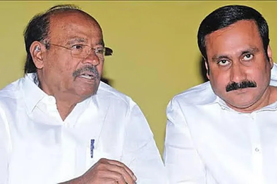 பாட்டாளி மக்கள் கட்சி நிறுவனர் ராமதாஸ் (இடது), அவரது மகன் அன்புமணி. 