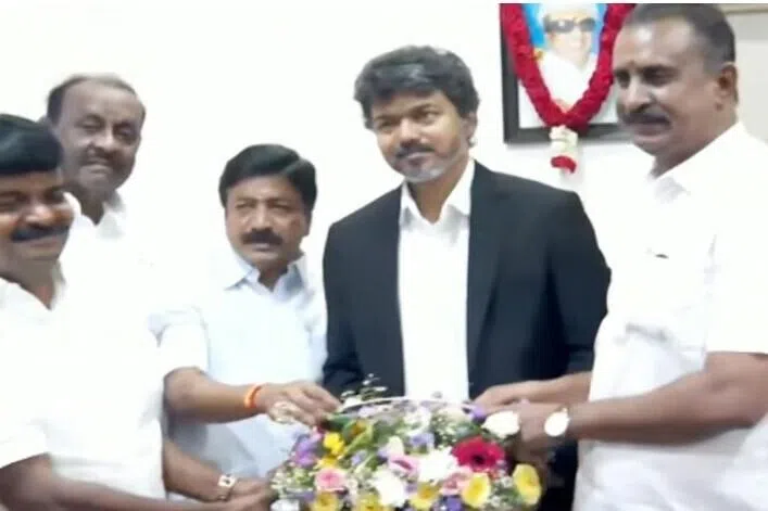 சி.வி.சண்முகம் அணியினர் சந்தித்த முதல்வர் விஜய்