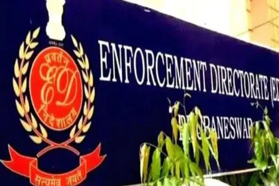 சட்டவிரோதப் பணப் பரிமாற்ற வழக்கில் அமலாக்கத் துறையினரின் அதிரடி நடவடிக்கையில் ஆண்டாள் ஆறுமுகத்தின் ரூ.1,000 கோடி சொத்துகள், ரூ.912 கோடி பணம் முடக்கப்பட்டது.