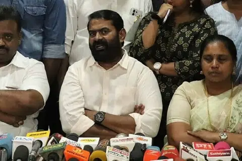 அம்பாசமுத்திர இடைத்தேர்தலில் போட்டியிடவிருக்கும் நாம் தமிழர் கட்சித் தலைவர் சீமான்.