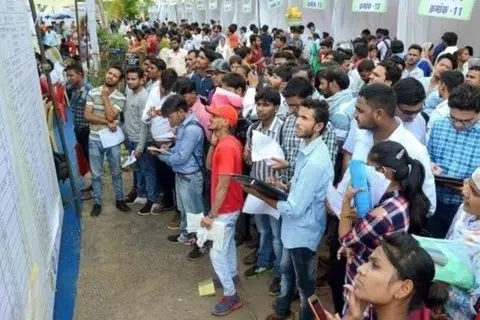 ‘இந்தியாவின் வேலைவாய்ப்பு நிலை’ என்ற தலைப்பின்கீழ் தாங்கள் மேற்கொண்ட ஆய்வு முடிவில் பல்வேறு தகவல்கள் தெரியவந்ததாக பெங்களூரில் இயங்கி வரும் அசிம் பிரேம்ஜி பல்கலைக்கழகம் கூறியுள்ளது.