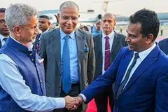 இலங்கைக்கு இந்தியா அளிக்கும் தொகையில் 350 மில்லியன் டாலர் சலுகைகளுடன் கூடிய கடன் என்றும் 100 மில்லியன் டாலர் மானியம் என்றும் கூறினார் ஜெய்சங்கர்.