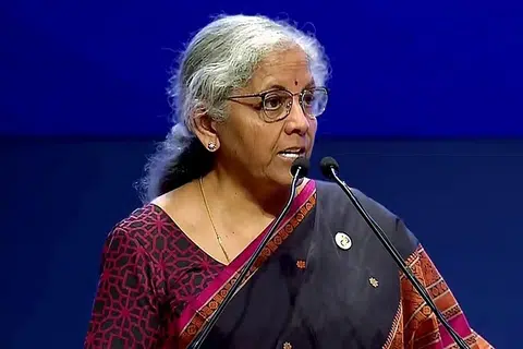 நிர்மலா சீதாராமன்.