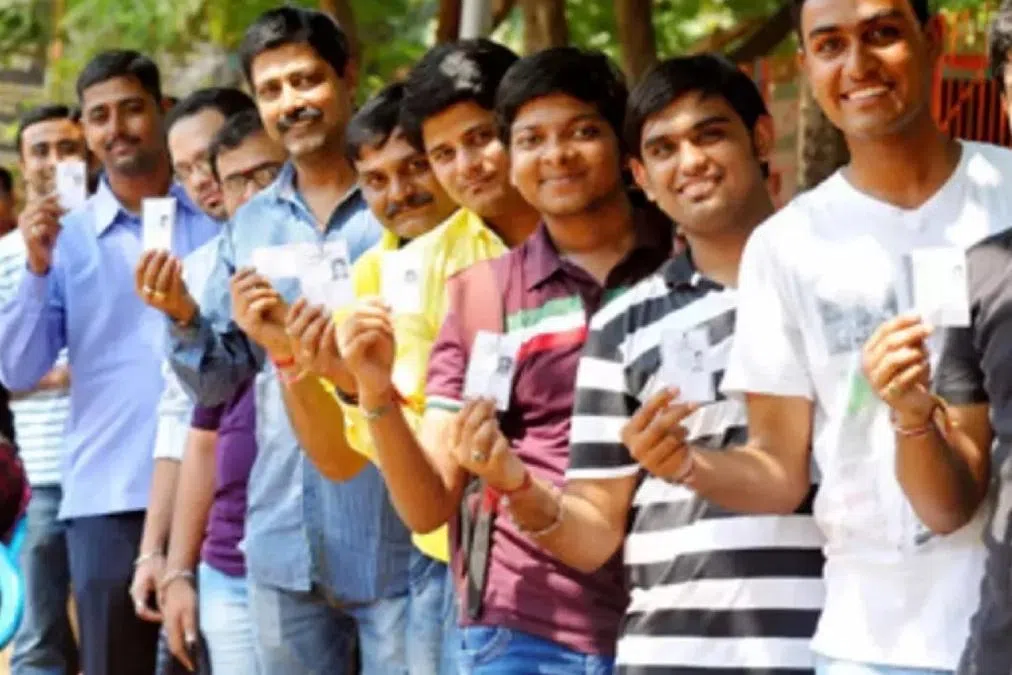 தமிழகத்தில் முதல்முறை வாக்காளர்கள் எண்ணிக்கை 34% உயர்வு