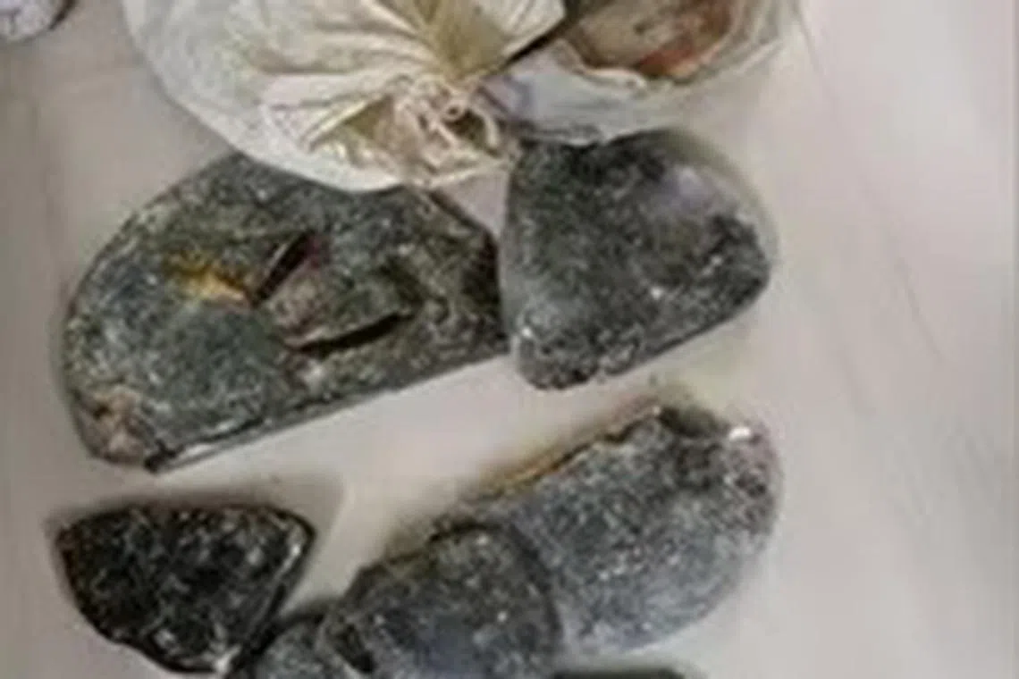 ரூ.14 கோடி மதிப்புள்ள திமிங்கில எச்சத்தைப் பதுக்கியவர் கைது