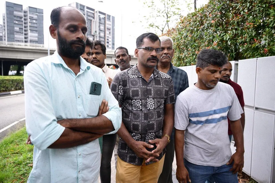 கேபிஏ என்ஜினியரிங் நிறுவனத்தின் ஊழியர்கள் ஜூன் 22ஆம் தேதி, உதவிக்காக பெண்டமியர் சாலையில் உள்ள மனிதவள அமைச்சின் சேவைகள் நிலையத்துக்குச் சென்றனர்.