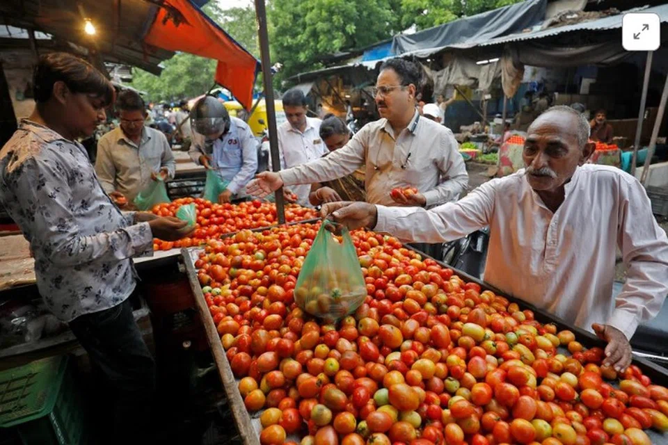 தக்காளி விலை உயர்வுக்கு பல காரணங்கள் சொல்லப்படுகிறது.