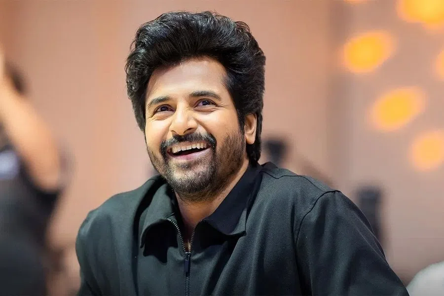 ‘பராசக்தி’ விழா மேடையில் கௌரவிக்கப்படும் சிவாஜி குடும்பத்தார்