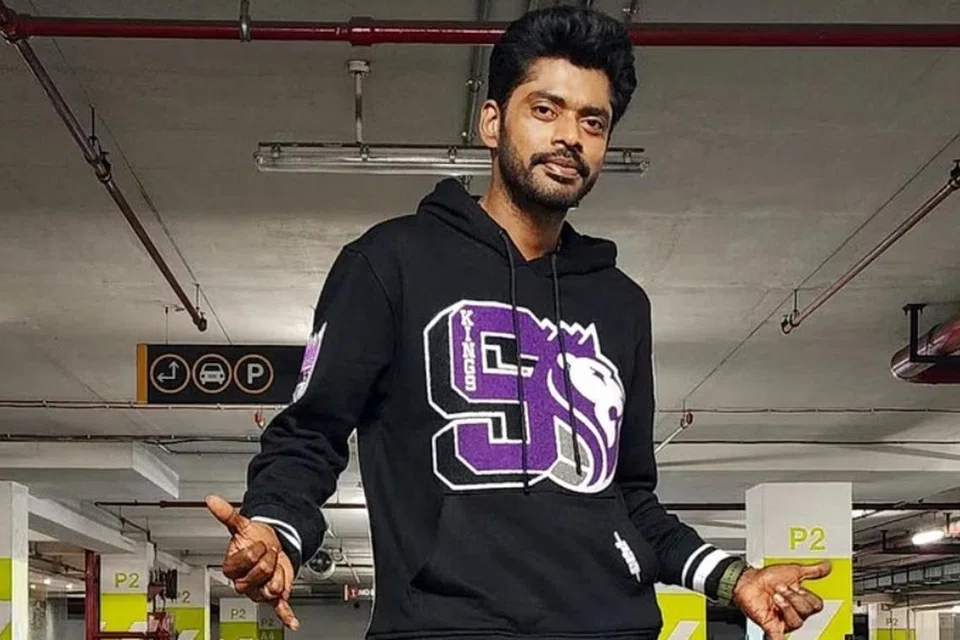 நடன பயிற்சியாளர் சாண்டி.