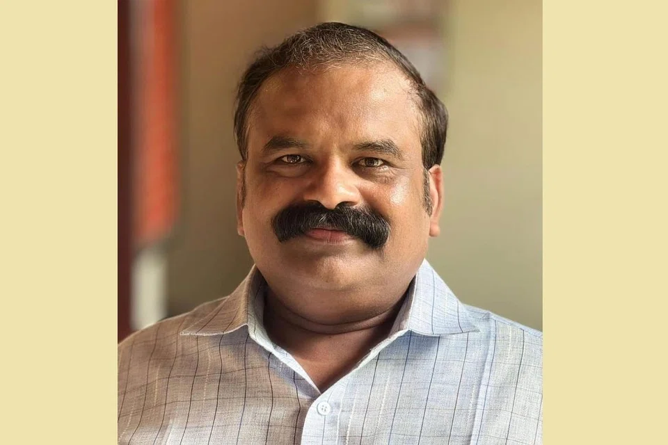 கவிஞர் மகுடேசுவரன் இதுவரை ஐம்பதிற்கும் மேற்பட்ட நூல்களை எழுதியிருக்கிறார்.