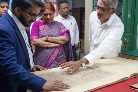 மலேசியாவின் தேசிய ஒற்றுமைத் துறை துணை அமைச்சர் யுனேஸ்வரன் ராமராஜ் சென்னை எழும்பூரில் உள்ள ஆவண ஆராய்ச்சிக்கூடத்தைப் பார்வையிட்டார்.