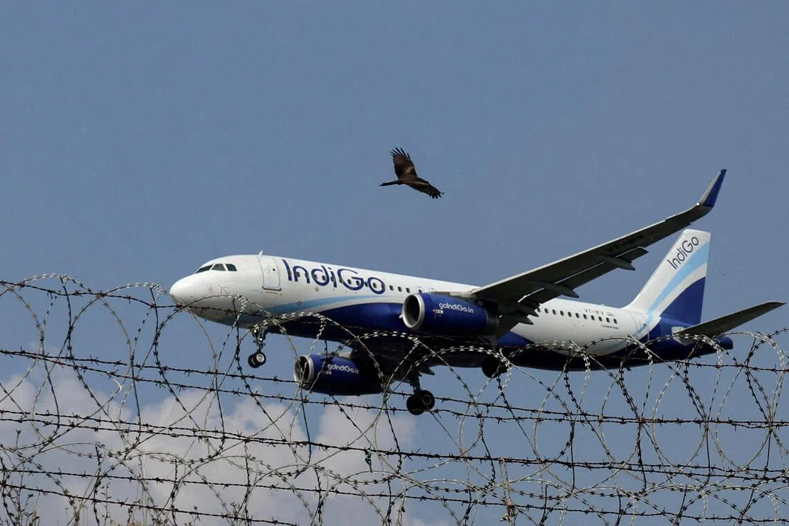 வெடிகுண்டு மிரட்டலால் சவூதியிலிருந்து வந்த இண்டிகோ விமானம் அவசரத் தரையிறக்கம்