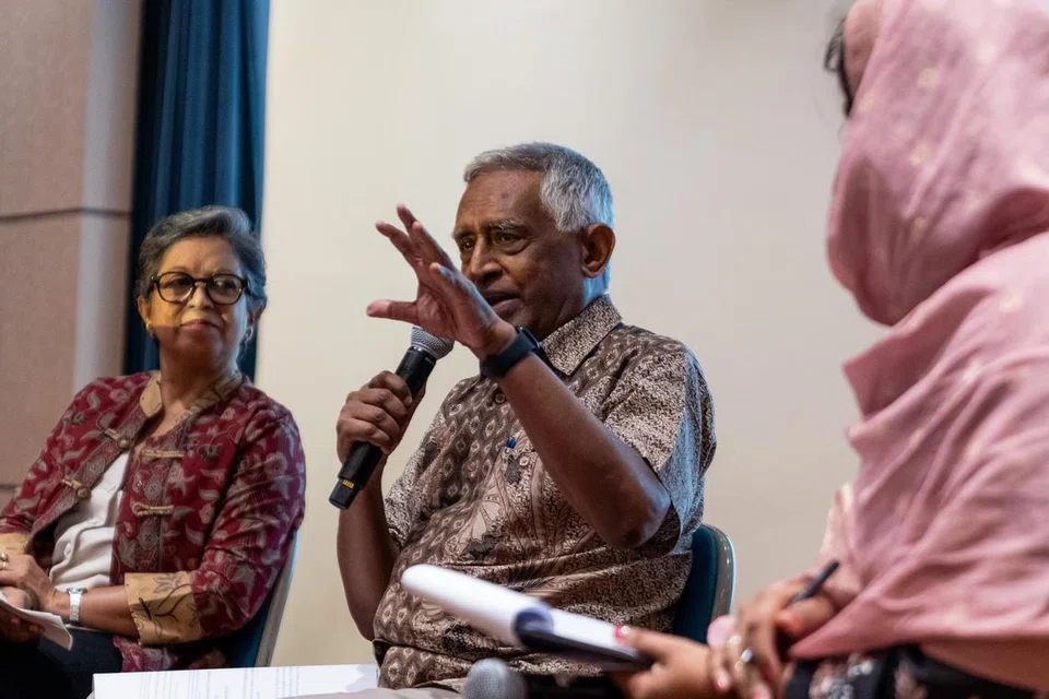 மற்ற இனத்தாரின் உணவுகளை உண்பதோடு நின்றுவிடுகிறோம்; ஆனால் அதையும் தாண்டி, பண்பாடுகள் ஒன்றோடொன்று ஊடாடவேண்டும் என்றார் திரு அருண் மகிழ்நன்.