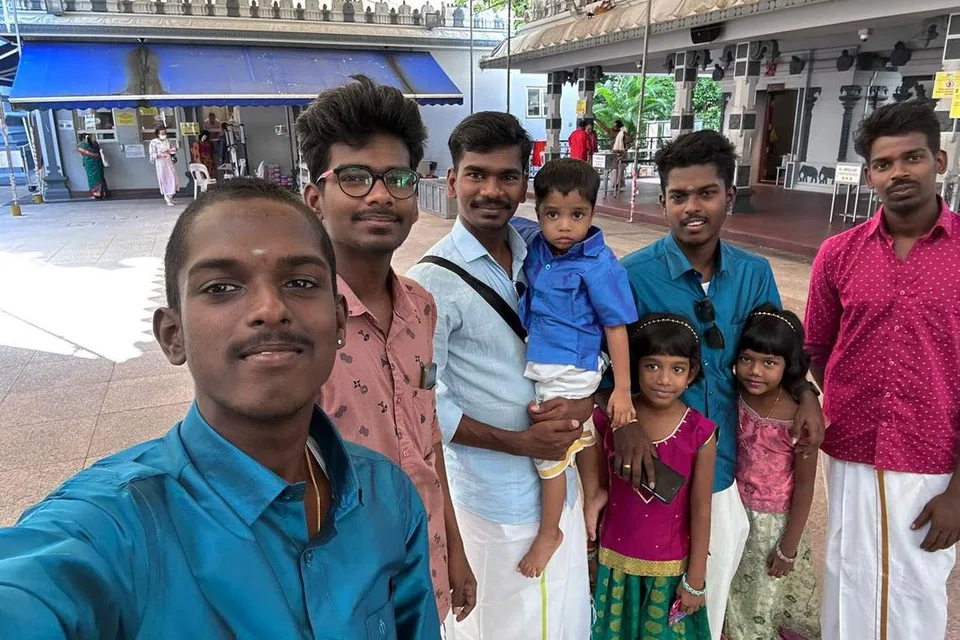 தமிழ் மீதான பற்றையும் தமிழர் கலாசாரம் தொடர்பான விழிப்புணர்வையும் வளர்க்க தைப்பூசம் பங்காற்றுவதாக இளையர் பரணி (இடக்கோடி) கூறுகிறார். 
