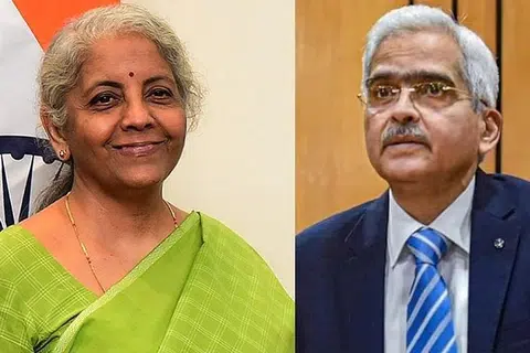 நிர்மலா சீதாராமனுக்குப் பதிலாக சக்திகாந்த தாஸ் புதிய நிதி அமைச்சராக நியமிக்கப்படலாம் எனத் தகவல் வெளியாகியுள்ளது.