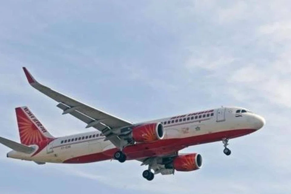 தடை காரணமாக டெல்லி, மும்பை போன்ற நகரங்களிலிருந்து ஐரோப்பா, அமெரிக்கா, மத்திய கிழக்கு நாடுகளுக்குச் செல்லும் விமானங்கள் அரபிக்கடல் வழியாகச் சுற்றிச் செல்ல வேண்டிய கட்டாயத்திற்குத் தள்ளப்பட்டுள்ளன.