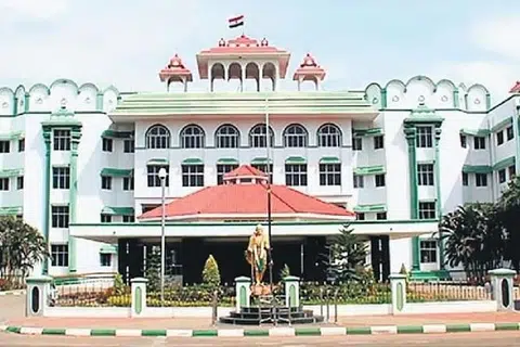 மதுரை உயர் நீதிமன்றக் கிளை.