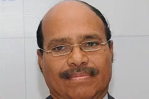 கைது செய்யப்பட்டவர்களின் வீடுகளில் நடத்தப்பட்ட சோதனையின்போது எட்டு கைப்பேசிகள், 55 முக்கியமான ஆவணங்களை அதிகாரிகள் பறிமுதல் செய்துள்ளனர்.
